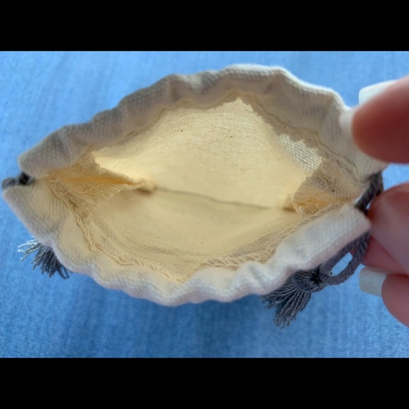 L’Occitane Pouch (Gift with Purchase) - Picture 5 of 5